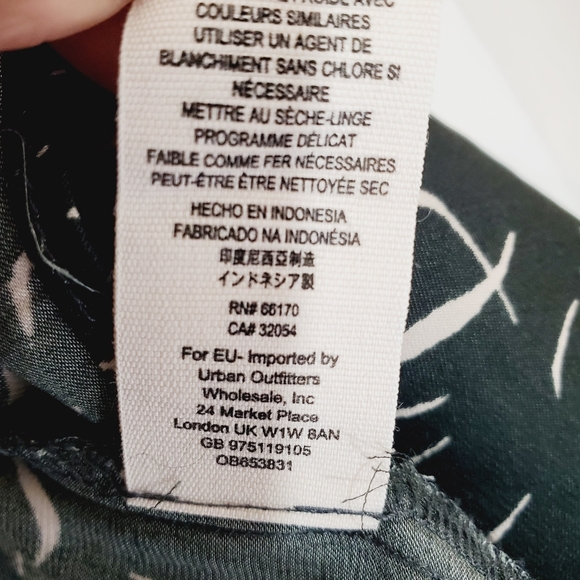 Free People Pleated Sillouette Top with V-neck Front and back - Tie-back Neck - Picture 7 of 7